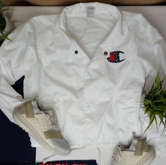 Champion Jackets & Blazers - Champion White Windbreaker Pullover Size Medium